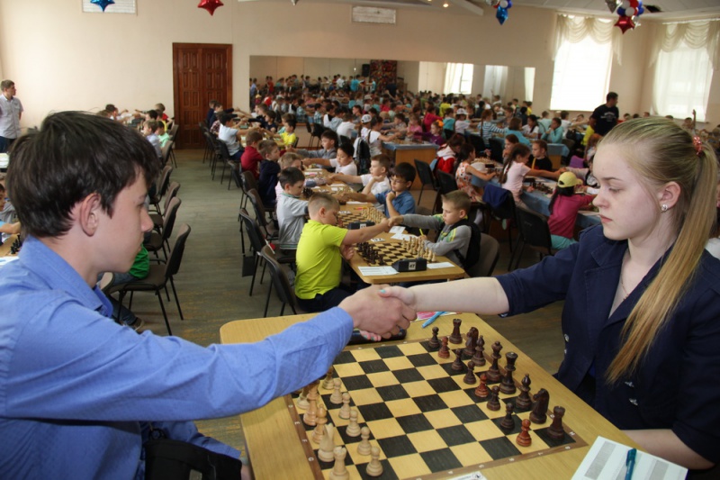 Около 300 спортсменов из 6 регионов сыграли в шахматы в Орске